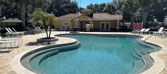 Resort Villa, Pools Fun and relaxation/w Kingbed.