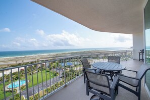 Outdoor dining - Spacious Three Bedroom Condo with Wraparound View of Gulf! Complimentary Boat Slip! (Orange Beach)