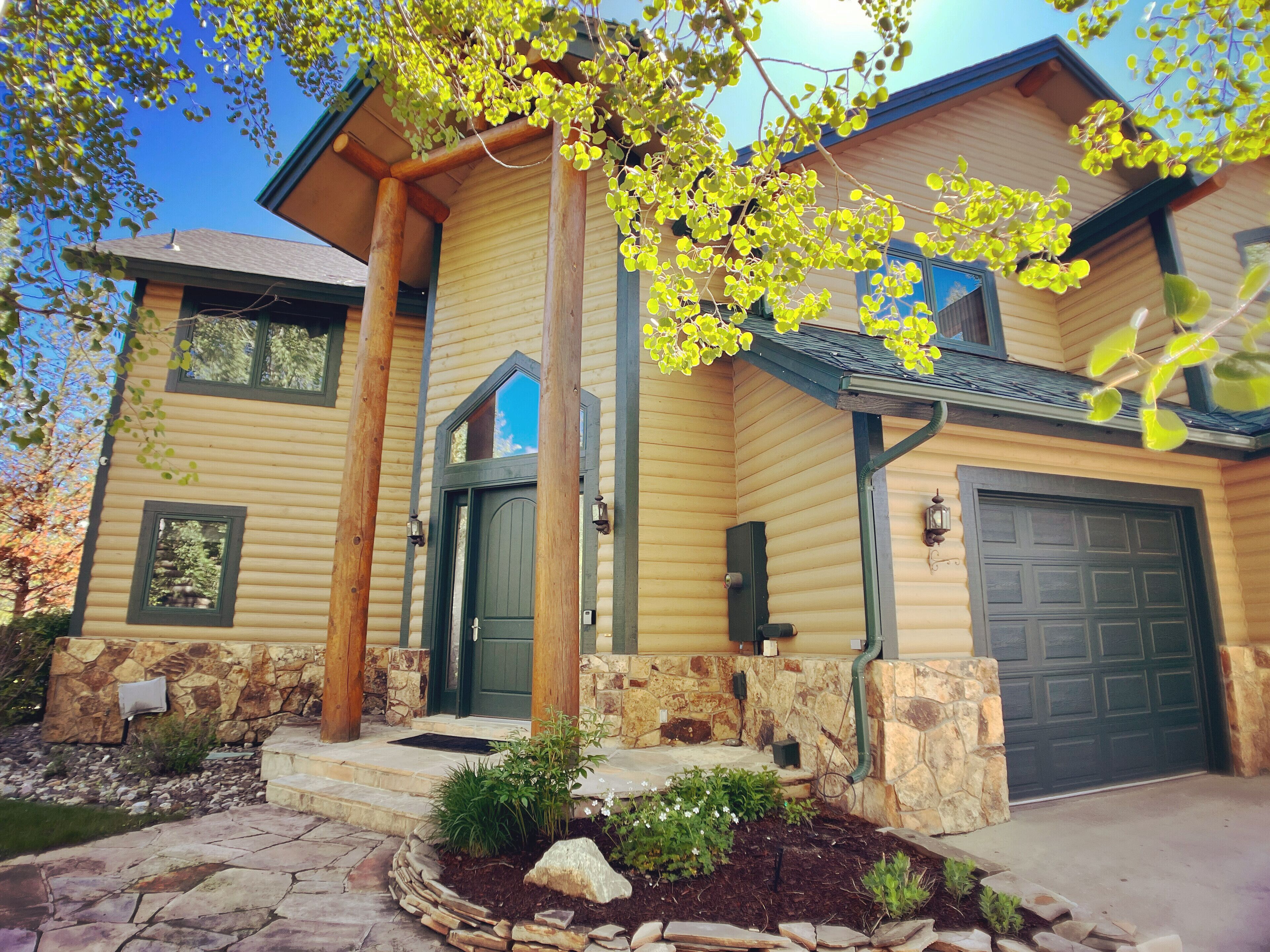 Large/Fully Equipped House - Walkable to town/marina/central to all ski areas 