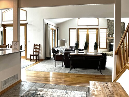 Spacious, Family Friendly Home - Central to Ski Areas, Walkable to Town/Marina