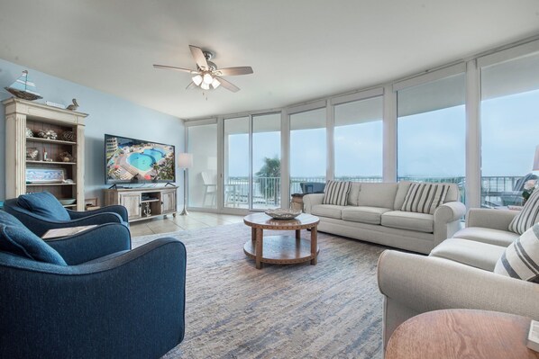 Smart TV, ping pong, books, stereo