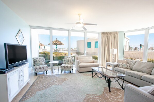 Téléviseur connecté, jeux vidéo, table de ping-pong, livres