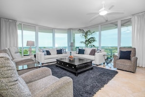 Smart TV, ping pong, books, stereo