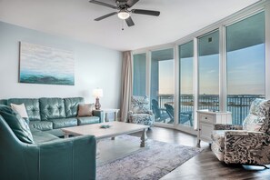 Smart TV, tenis de mesa, libros y estéreo 