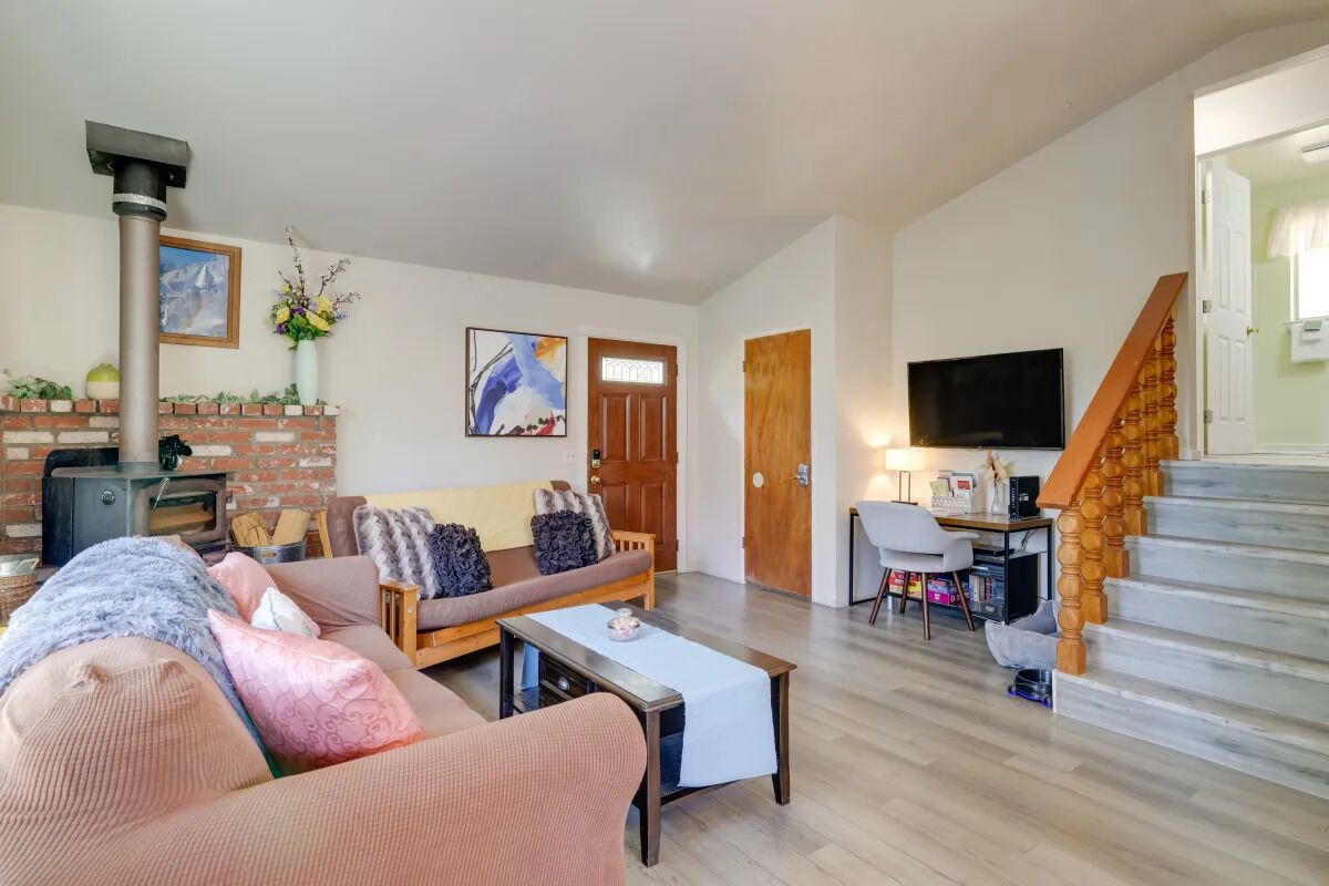 NEW! Cozy Secluded House w/Deck - Near Yosemite!