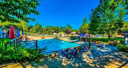 NEW! Cozy Secluded House w/Deck - Near Yosemite!