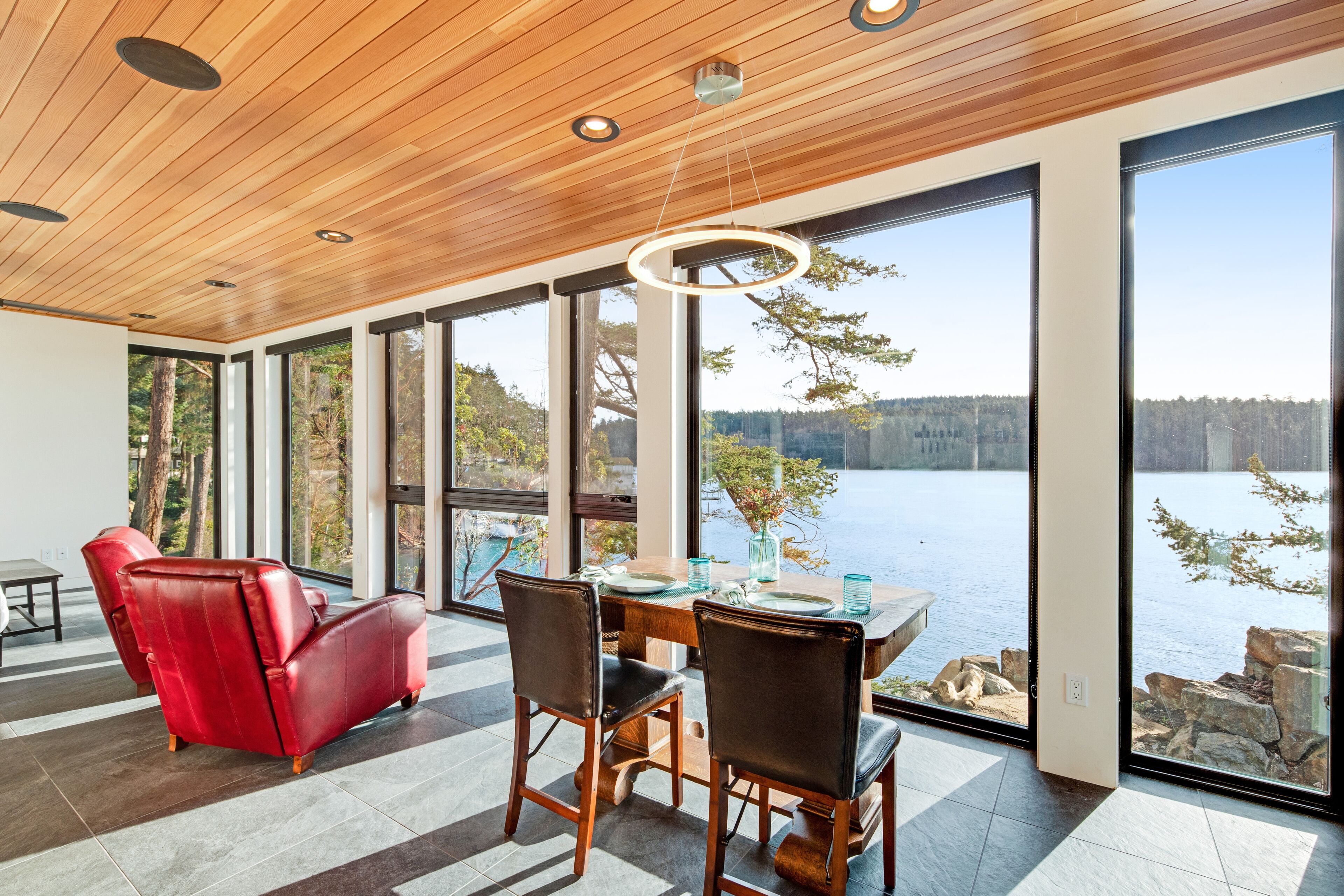 Stunning guest home on the water with gorgeous views, bright interior, & WiFi