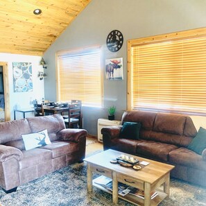 Smart TV, books, stereo