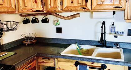 Flathead Lake Shabby Chic w/ HOT TUB!