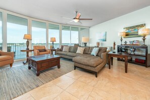 Smart TV, ping pong, books, stereo - Elegant Family-Friendly Condo with Panoramic Bay Views! Complimentary Boat Slip! (Orange Beach)