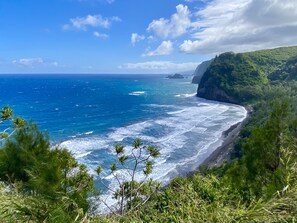 Beach nearby, sun-loungers, beach towels