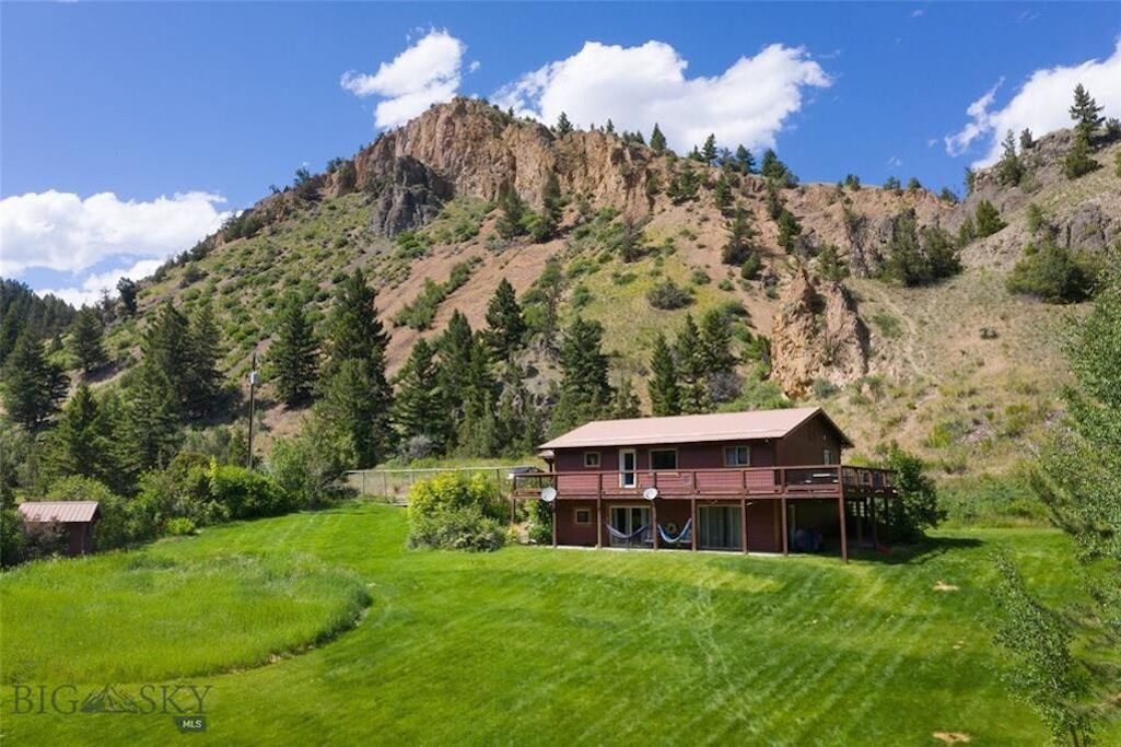 Canyon House near Yellowstone 