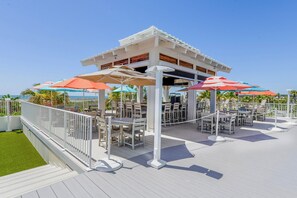 Outdoor dining - Timeless Three Bedroom Penthouse with Gulf of Mexico Views (Orange Beach)