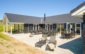 Outdoor dining - Nice home in Sydals with sauna (Sydals)