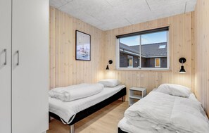 12 bedrooms, free WiFi