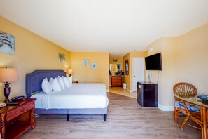 Iron/ironing board, Internet, bed sheets