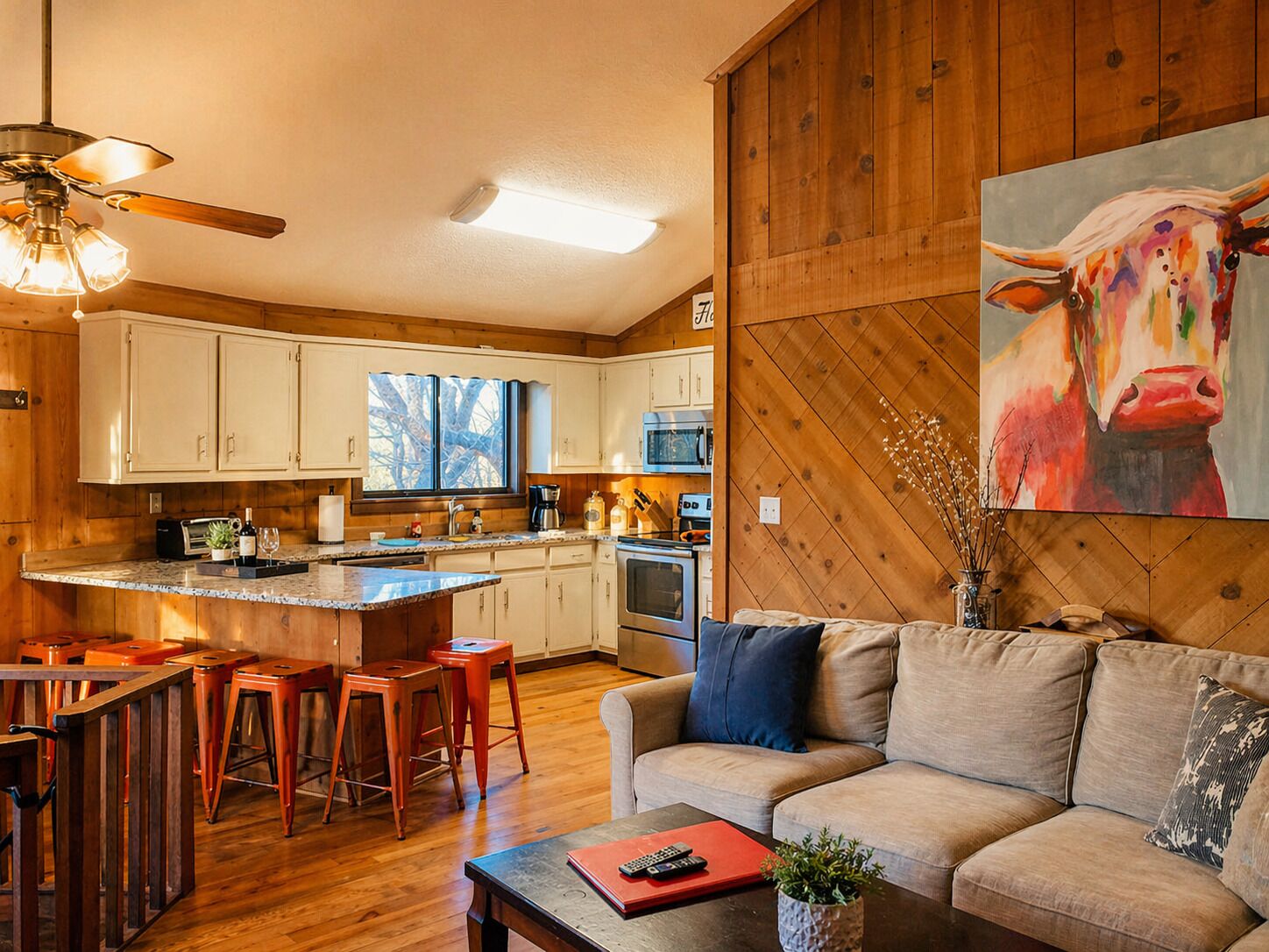 TV connectée, cheminée, lecteur de DVD, table de tennis de table