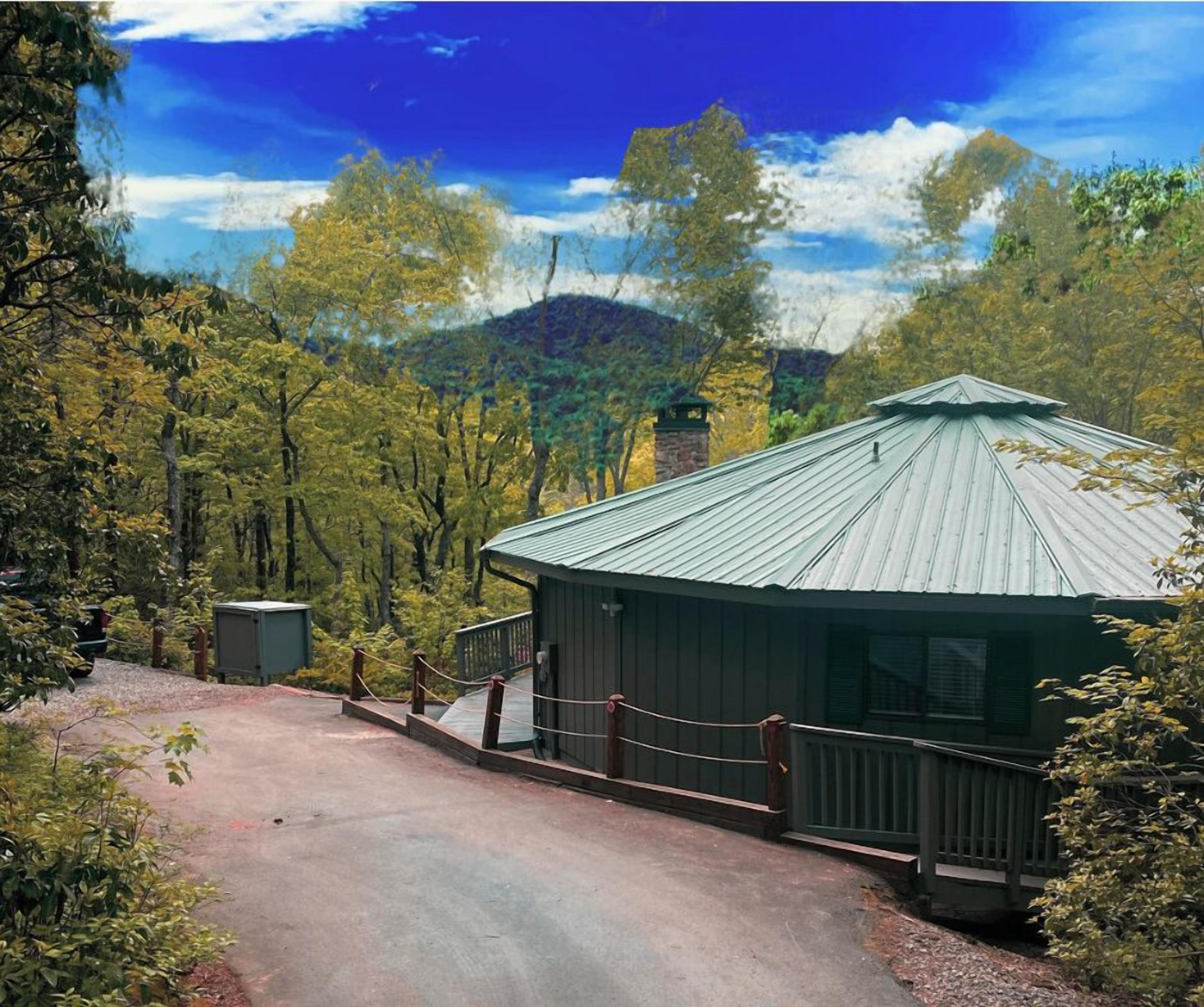 572 FIVE Star Reviews | Views | Pool Table & Ping Pong | Pet Friendly | Firepit