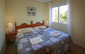 2 bedrooms, free WiFi, bed sheets - Nice home in Santa Pola with WiFi (Santa Pola)