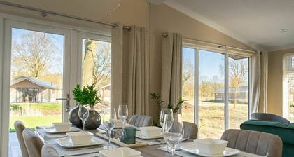 Beautiful private villa for 6 guests with WIFI, TV, terrace and parking