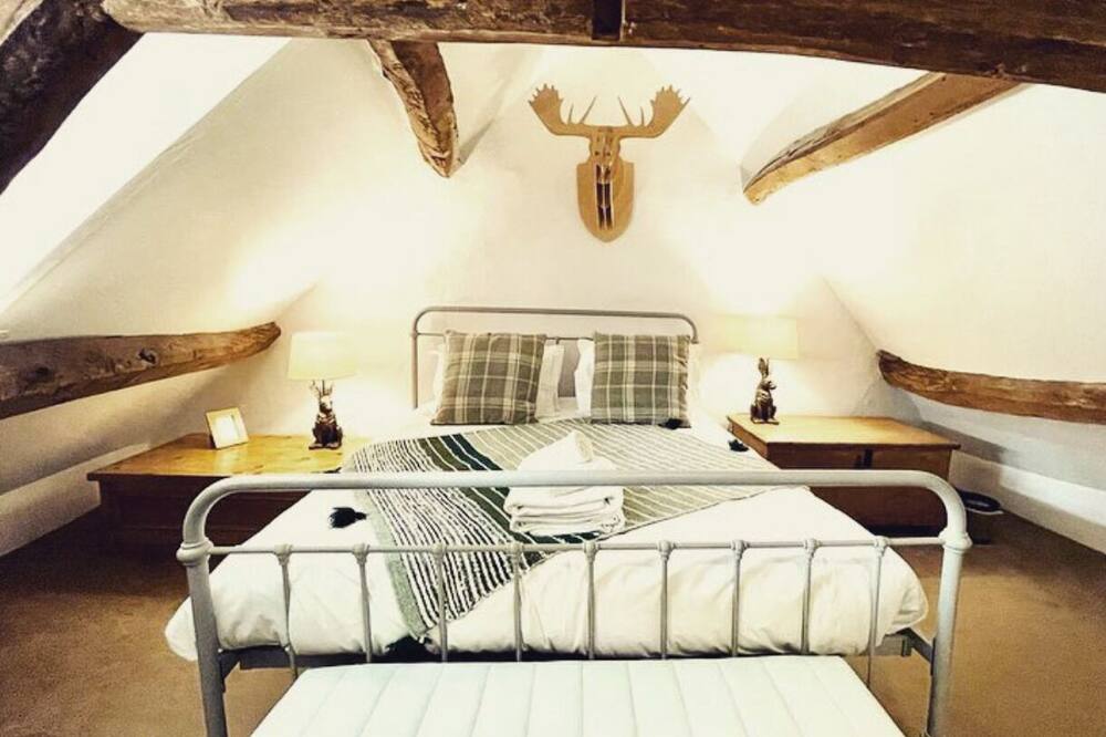 The Crook - Quirky Grade 11listed Cotswold cottage