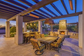 Outdoor dining - Relax at Desert Oasis in Scottsdale - Heated Pool, Spa, Fun Game Room, & More! (Scottsdale)