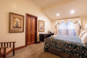 4 Schlafzimmer, Schreibtisch, Bügeleisen/Bügelbrett, Reisekinderbett