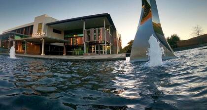 Queens Park Views | Walk to CBD | Sleeps 8