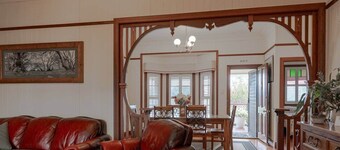 Queens Park Views | Walk to CBD | Sleeps 8