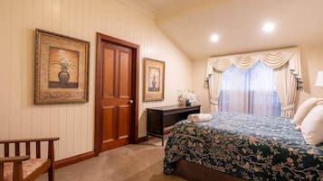 4 bedrooms, desk, iron/ironing board, travel crib