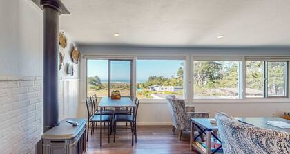 Cozy ocean-view apartment with, fireplace, yard games, easy walk to beach