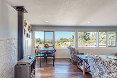 Cozy ocean-view apartment with, fireplace, yard games, easy walk to beach