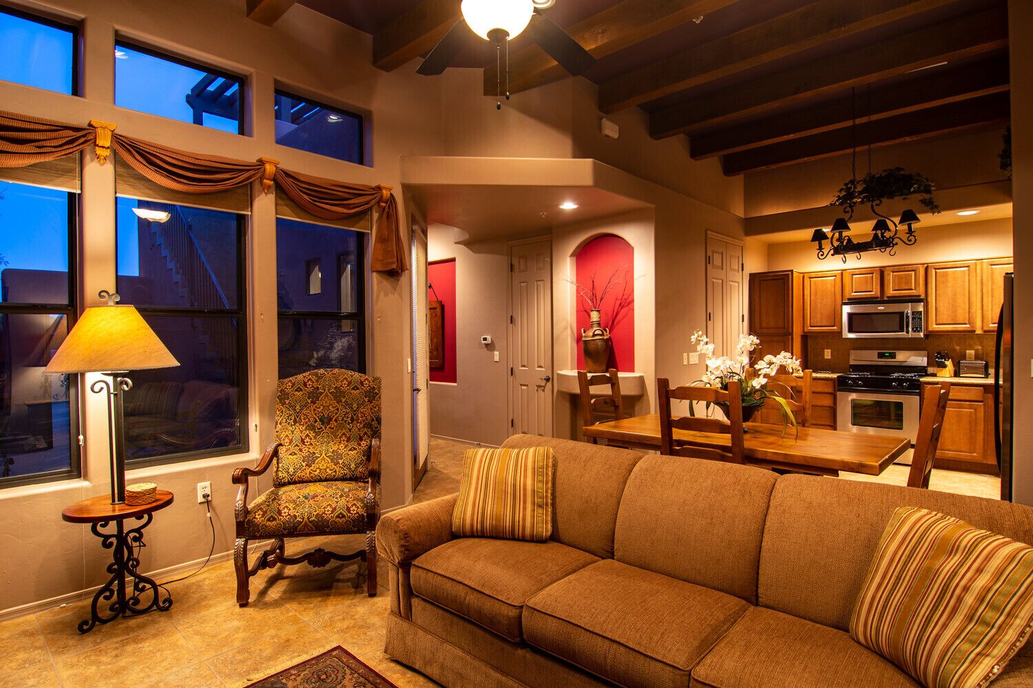 Smart TV, fireplace