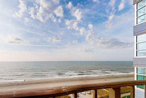 Property grounds - 8th-floor oceanfront studio with AC, breakfast, pool, & hot tub (Myrtle Beach)