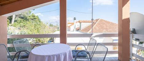 屋外ダイニングエリア