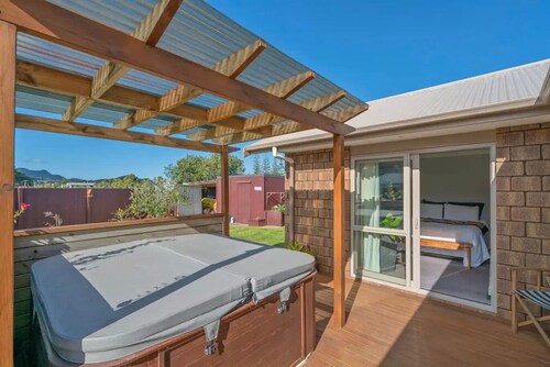 Sleeps 10 and a Minutes walk to the beach