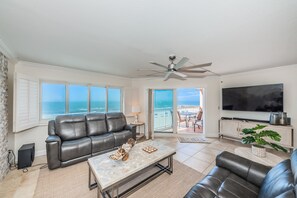 TV, libri, impianto stereo