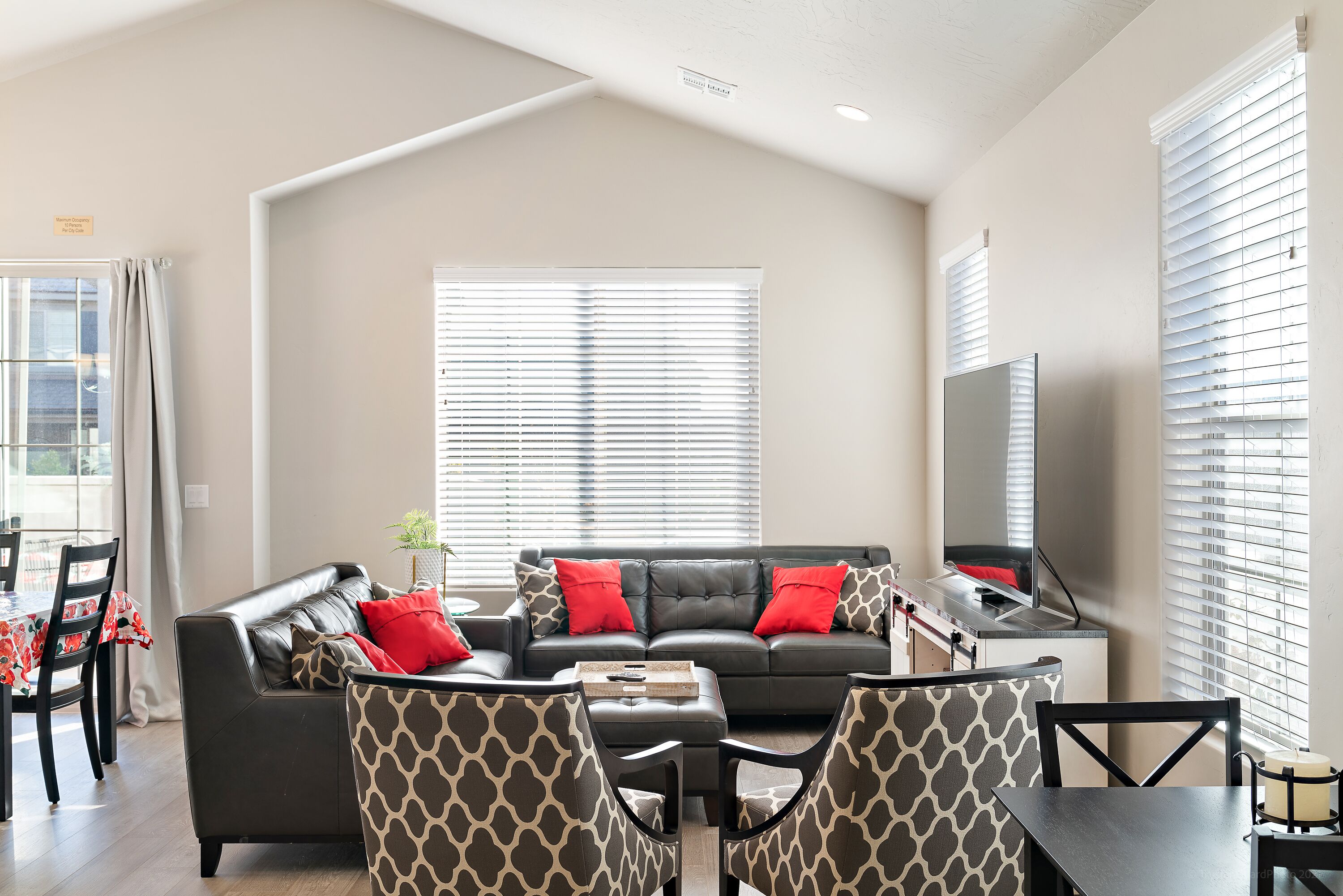 Chez Flores South New Listing!