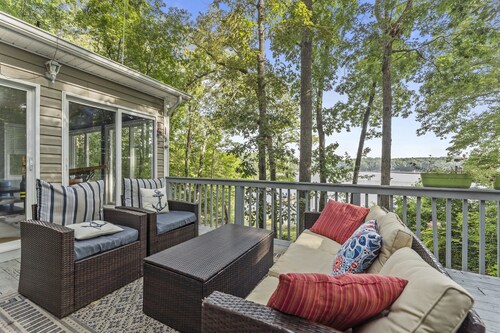 Waterfront 3BR/3BA Getaway: Beach, Dock, Firepit! AMAZING Sweeping VIEWS!