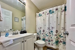 Free toiletries, hair dryer - Benji`s House by the lake (Monroe)