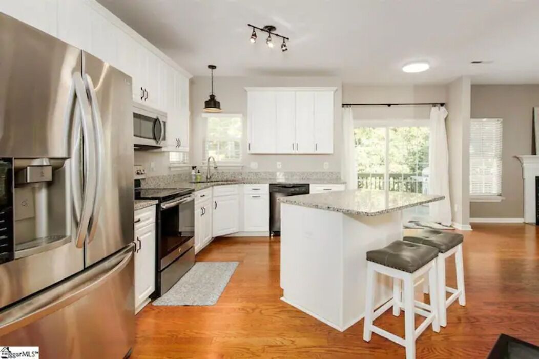 Spacious Urban House 4 B 2.5 Bath near Woodruff Rd