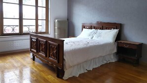 3 多间卧室、办公桌、熨斗/熨衣板、WiFi