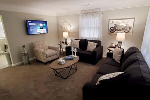 Televisión y chimenea 