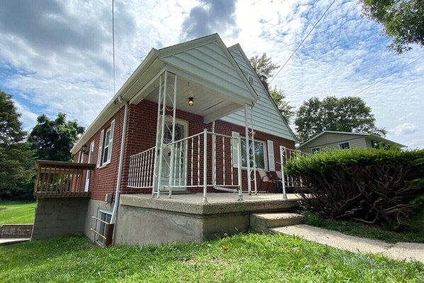 Exterior - 4185 Crystal View · Nikki`s House (Cincinnati)