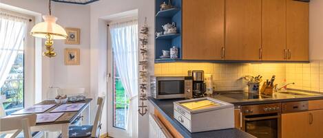 Kjøleskap, kokeplater og oppvaskmaskin