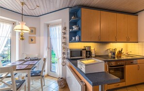 Fridge, microwave, stovetop, dishwasher - Amazing apartment in Friedrichskoog with WiFi (Friedrichskoog)