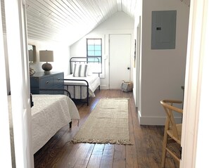 2 makuuhuonetta, työpöytä, vauvan matkasänky, Wi-Fi