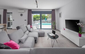 Smart TV, table football, ping pong