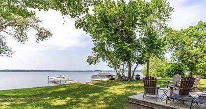 Classic Lake Sallie Hideaway with Wonderful Sunset Views