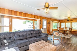 Smart TV, fireplace, video games